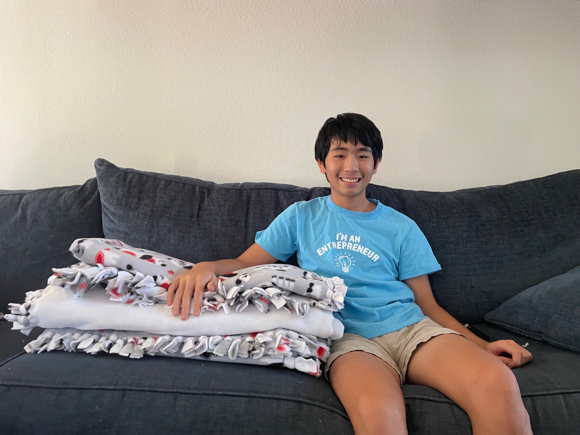 AYLUS Scottsdale Branch Volunteer Completes Three No-Sew Blankets for Phoenix Children’s Hospital